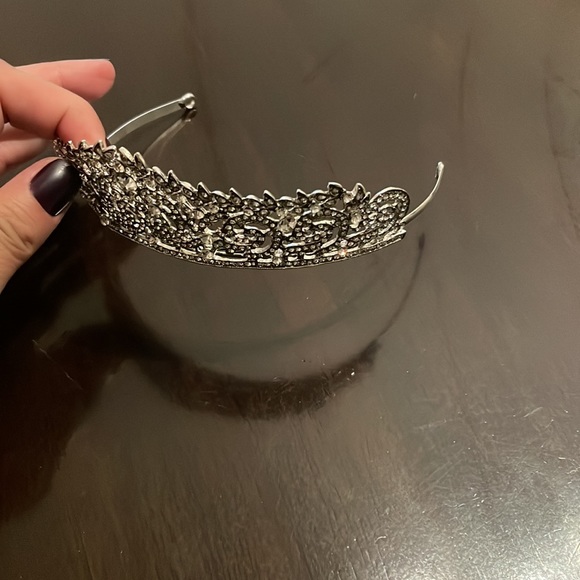 New Sparkly Bridal Crown - Picture 3 of 4